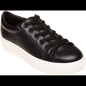 black leather ‘bertie’ steve madden shoes!